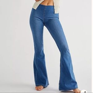 PENNY PULL- ON FLARE JEANS • FREE PEOPLE